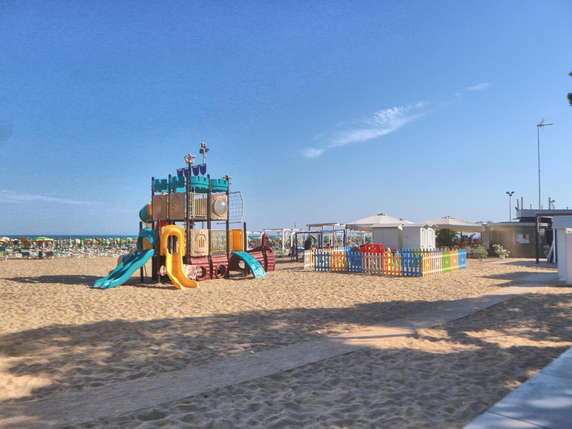 Marco Polo Apartment Lignano Sabbiadoro Exterior photo